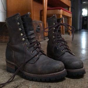 Women’s Broken In Frye Combat Boot (Size 8)